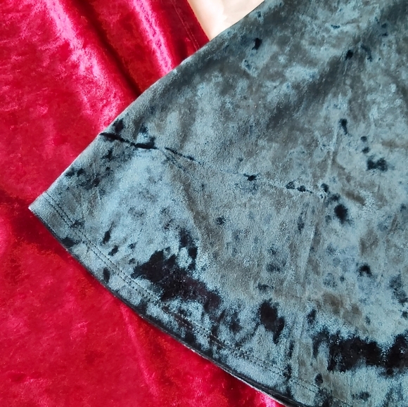 Red crushed velvet V-Back dress; size 2/S - Picture 3 of 4